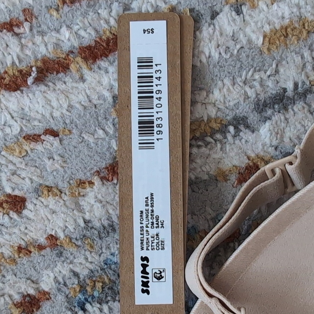 NWT Skims Women's Bra 34C - Picture 5 of 7